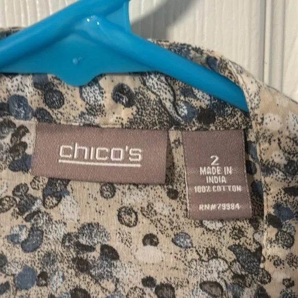 Chico’s beautiful, button up, long sleeve, lightweight top. - Picture 2 of 4